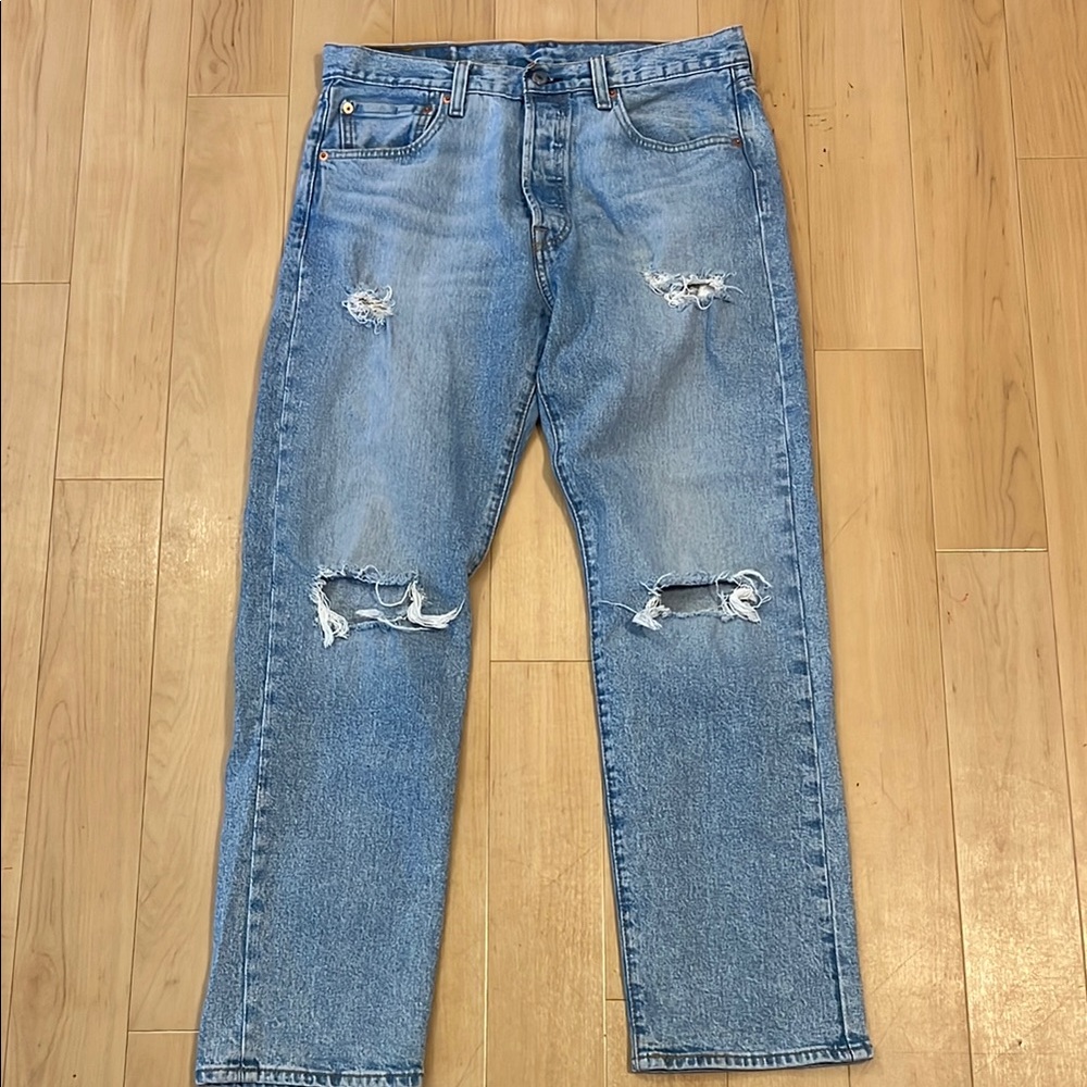 501 ‘93 Levi's 32x30 Distressed Jeans